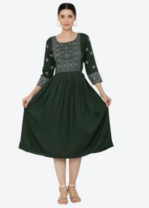 Generic Women's Casual Rayon 3-4th Sleeves Kurti (Green)